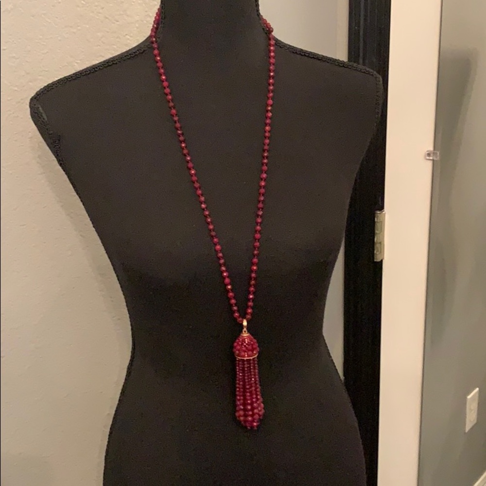 Kendra Scott necklace